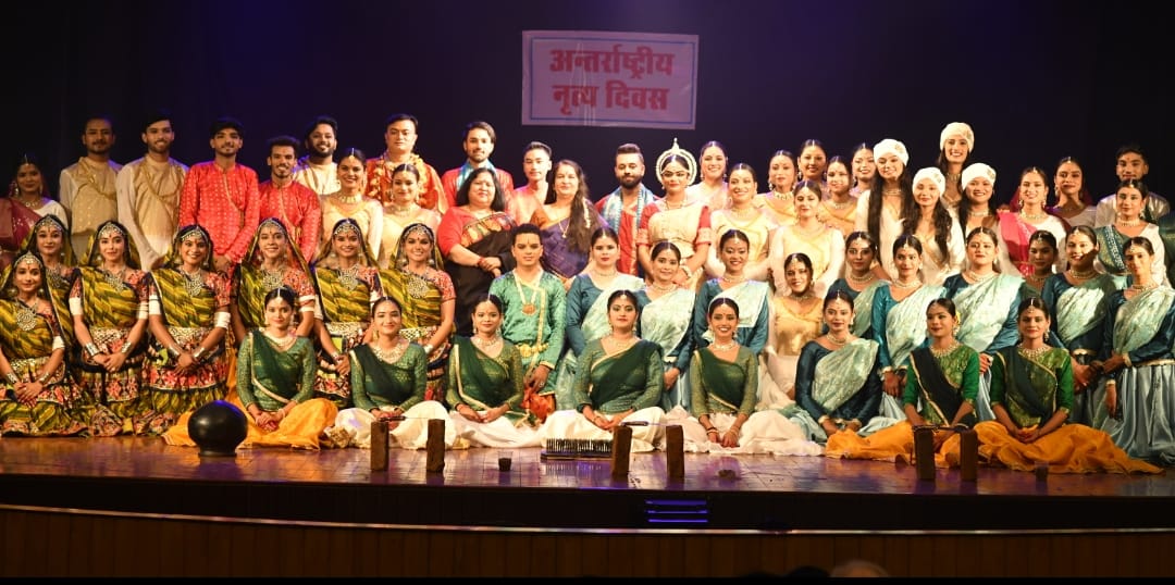 इंदिरा कला संगीत विश्वविद्यालय में अंतर्राष्ट्रीय नृत्य दिवस पर नृत्य संध्या का हुआ आयोजन