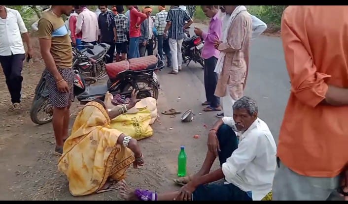 KCG : दो मोटरसाइकिलों की टक्कर में तीन घायल, दो गंभीर रूप से घायल