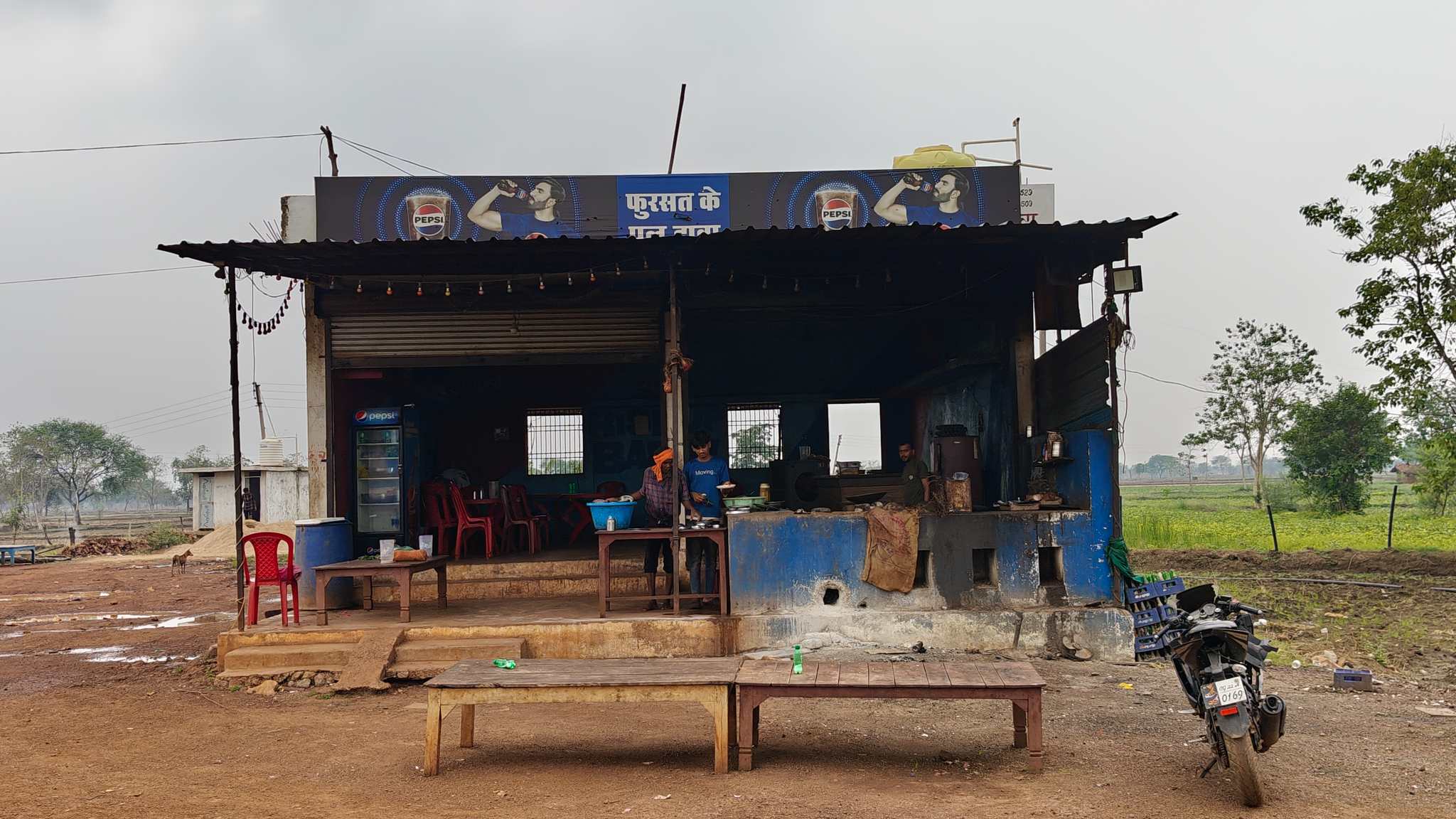Khairagarh: ढाबा में अवैध शराबखोरी का अड्डा बना ‘फुरसत के पल’